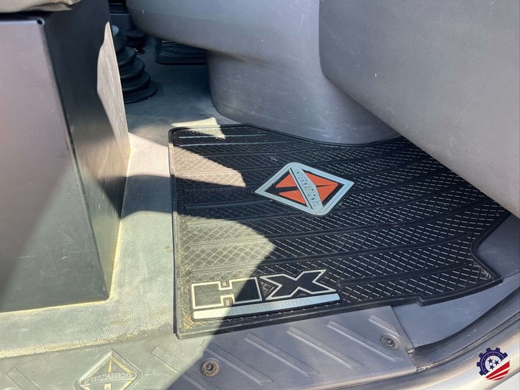 2024-international-hx520-image-75