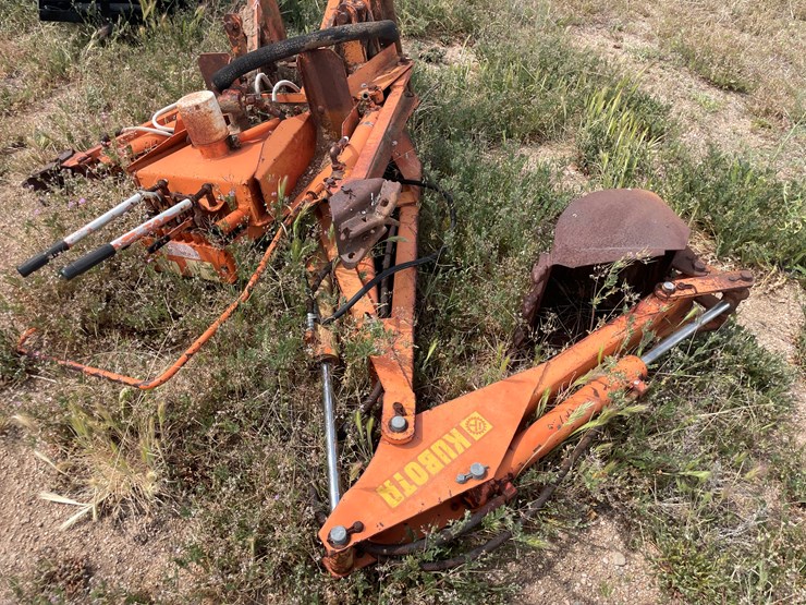 #4066-•-kubota-back-hoe-image-3