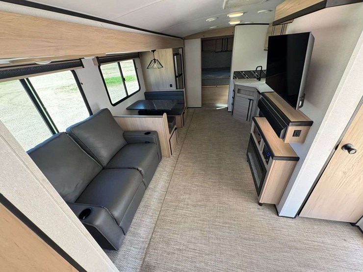 2021-radiance-28bh-bumper-pull-camper---bunks-image-23