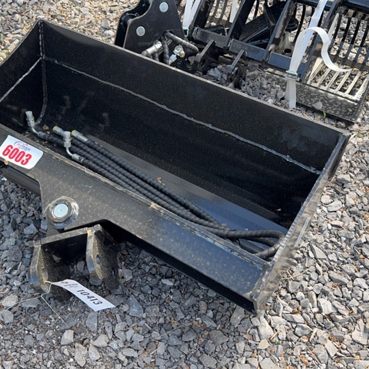 #6003 • 32" MINI EXCAVATOR HYD TILT BUCKET