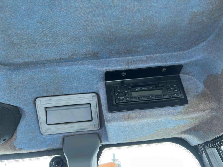 new-holland-tn70da-image-30