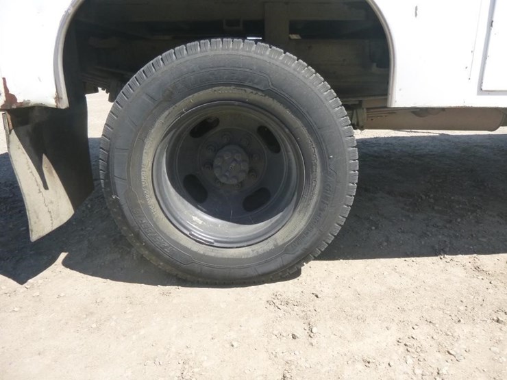 2005-chevrolet-3500-image-14