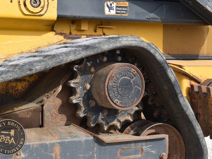 2021-deere-333g-image-21