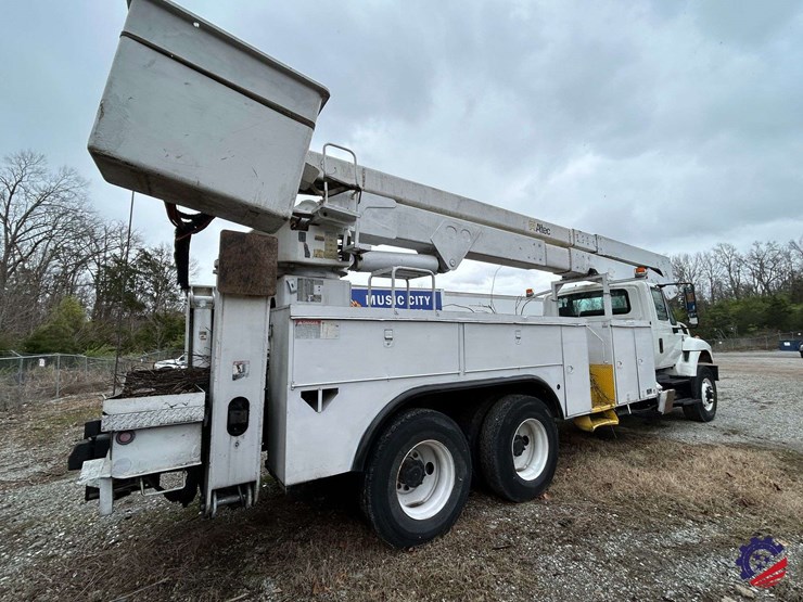 2009-international-7400-image-3