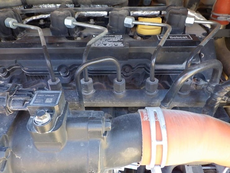 2021-bobcat-t740-image-12