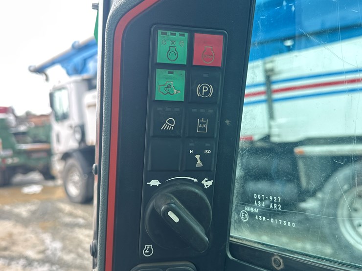 2022-bobcat-t66-image-36