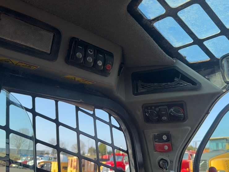 caterpillar-246d-image-15