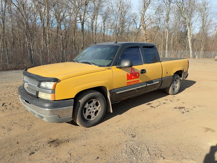 2004-chevrolet-silverado-1500-image-1