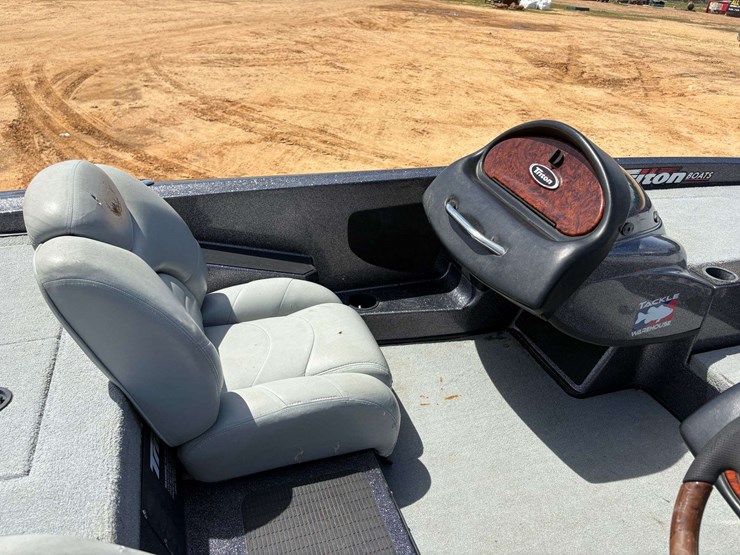 2005-triton-tr-196-w/-tandem-axle-boat-trailer-image-14