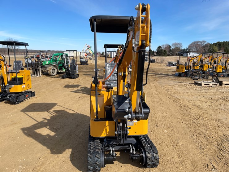 #1037-•-new-ats-rt15r-mini-excavator-image-2