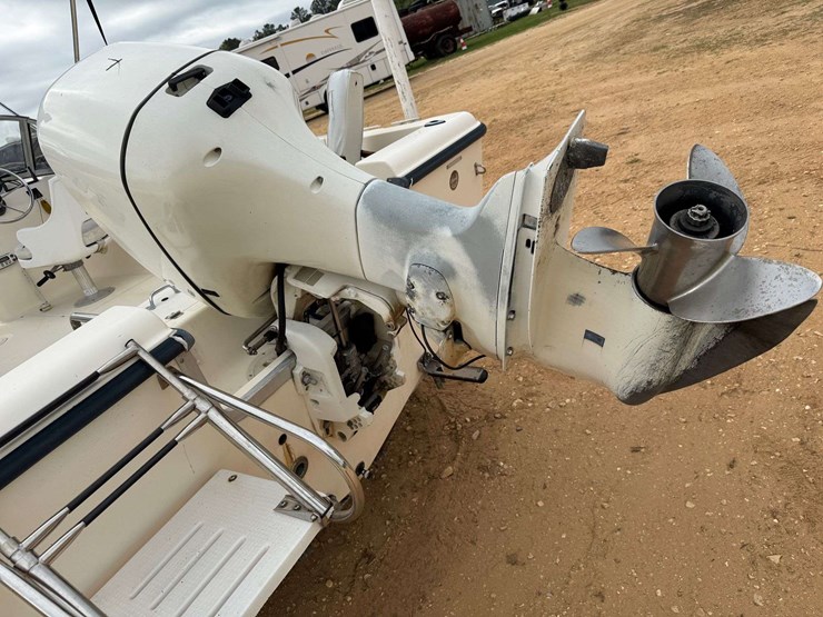 2003-sea-hunt-escape-200d-bay-boat-image-26