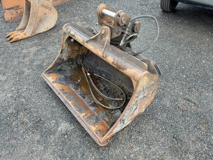 lemac-42"-hyd-tilting-cleanup-bucket-with-boce-image-1