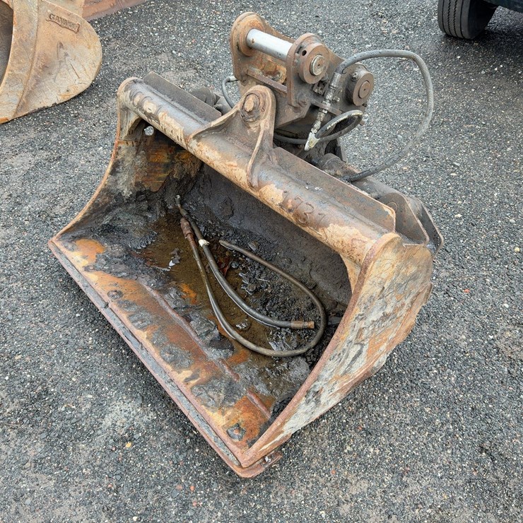 LEMAC 42" HYD TILTING CLEANUP BUCKET WITH BOCE