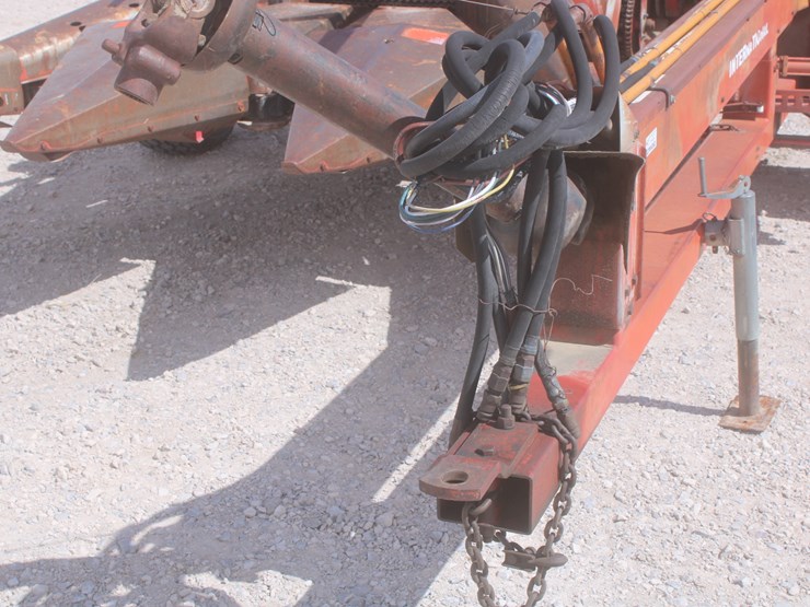 international-830-image-12