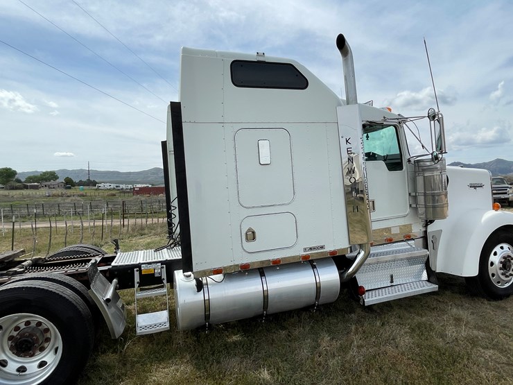 2000-kenworth-w900l-image-27