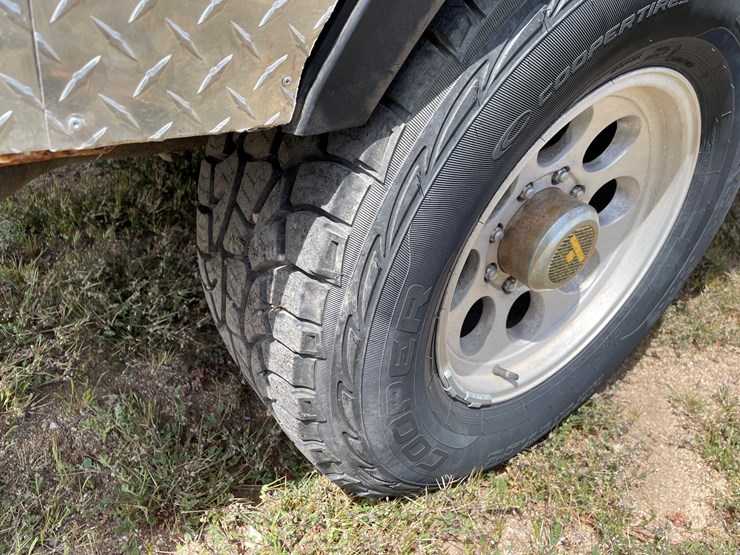 2009-chevrolet-2500-image-21