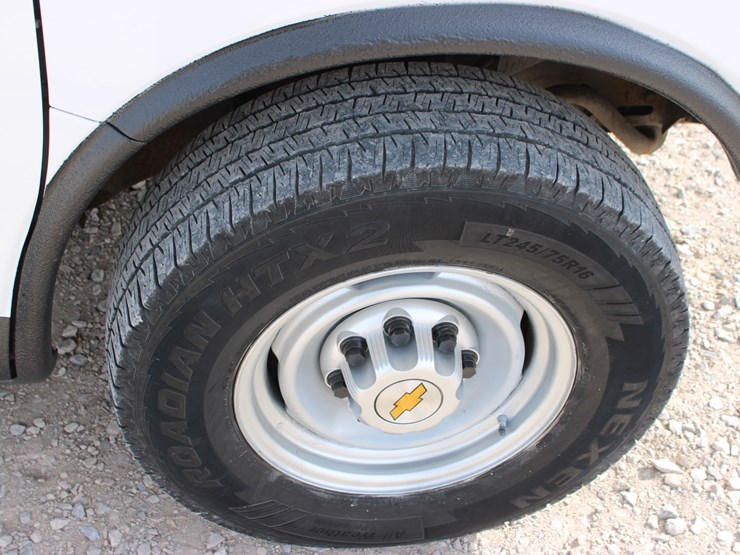 2001-chevrolet-express-3500-image-16