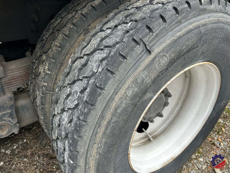 2009-international-7400-image-14