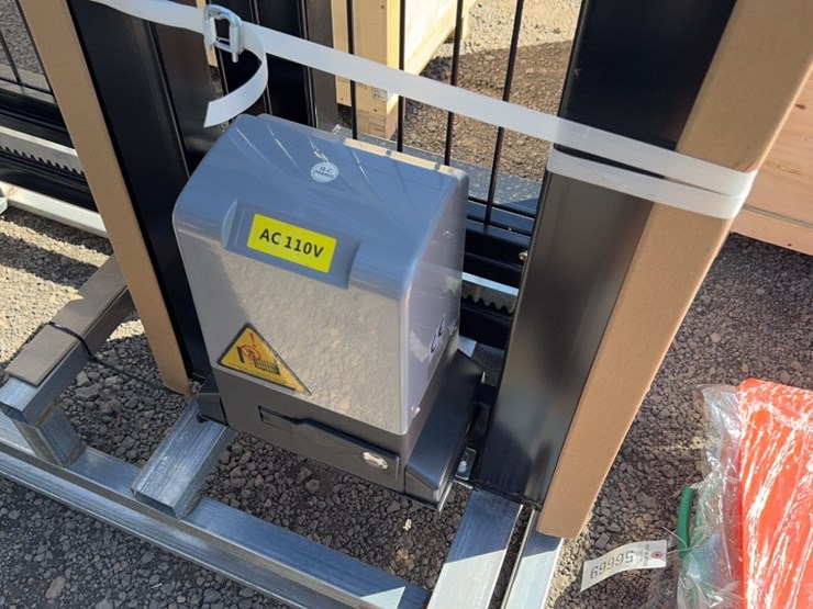 #1070-•-16'-sliging-gate-w/-electric-opener-image-2