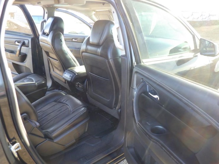 2013-gmc-acadia-image-8