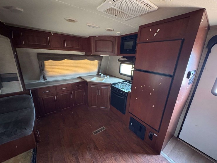 2015-rockwood-2608ws-travel-trailer-image-16