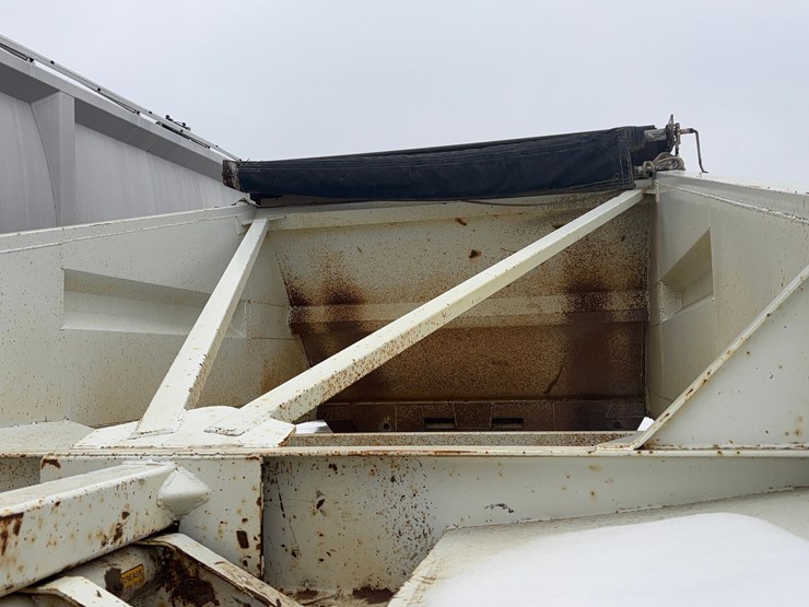 2011-dakota-gravel-trailer-image-15