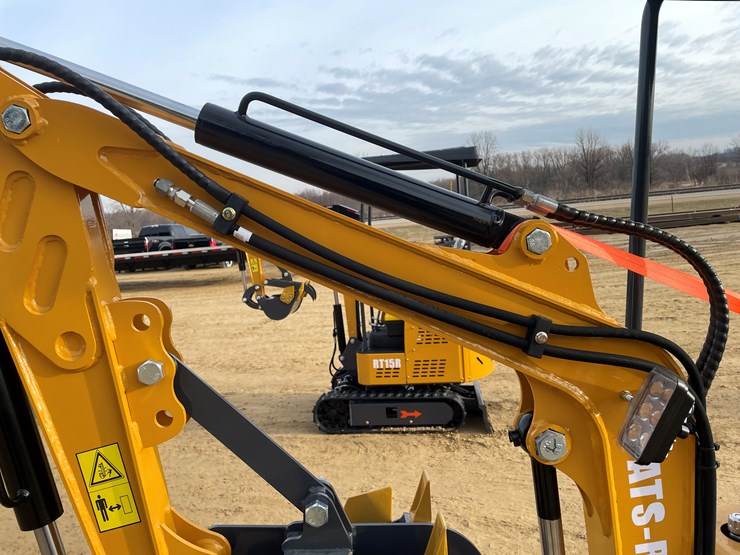 #1038-•-new-ats-rt15r-mini-excavator-image-29