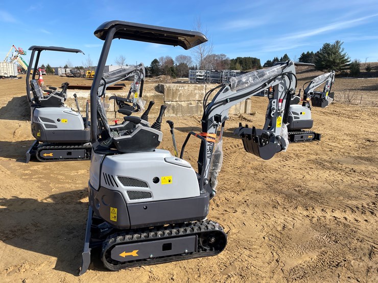 #1033-•-new-ats-me18-mini-excavator-image-4