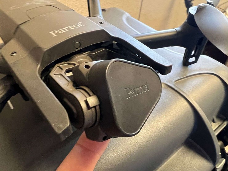 parrot-anafi-usa-foldable-drone-with-4k/thermal-camera-image-10