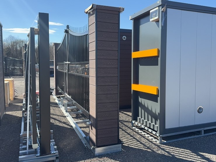 #1071-•-16'-bi-parting-gate-w/-posts-and-electric-opener-image-4