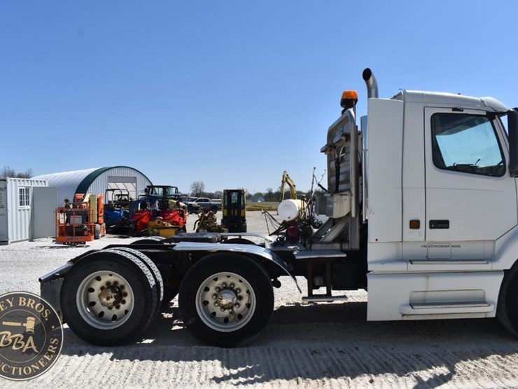 1999-volvo-vnl64t300-image-13