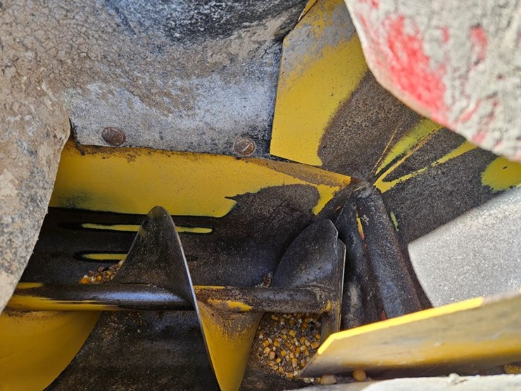 new-holland-355-image-40