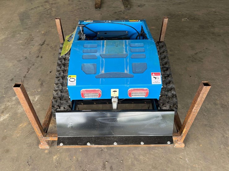 2025-zvox-remote-control-lawn-mower-image-5