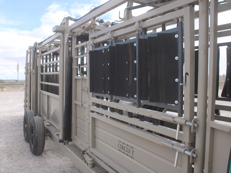 #1083-•-new-circle-t-portable-complete-cattle-processing-system-image-30