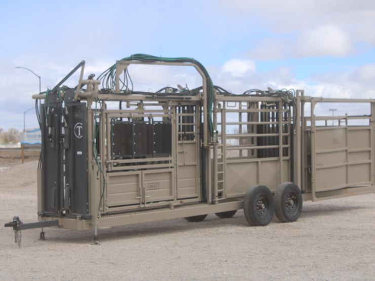 #1083-•-new-circle-t-portable-complete-cattle-processing-system-image-2