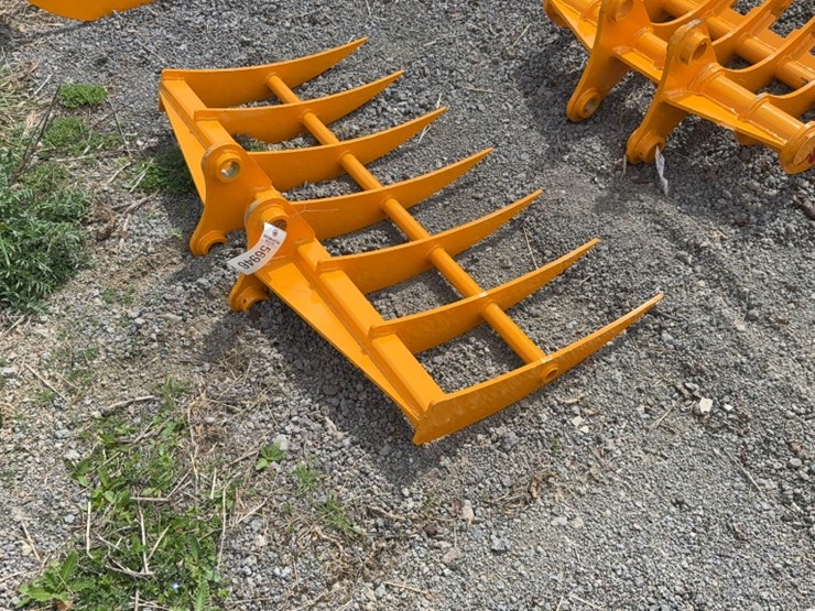 caterpillar-303-image-2