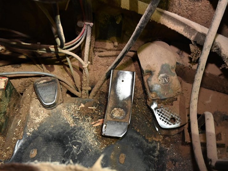 #116-•-cleereman-38-3hb-carriage-and-track-image-52