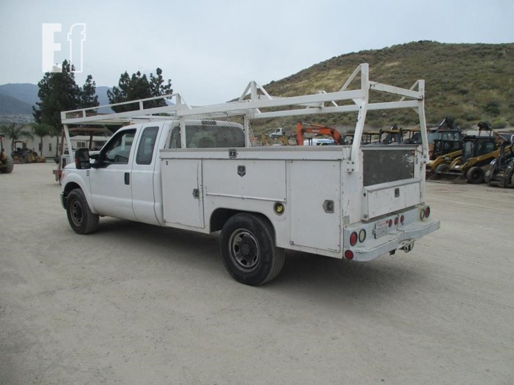 2015-ford-f350-xl-image-4