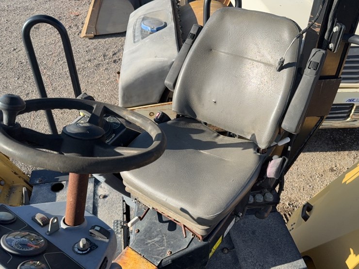 caterpillar-cb54-image-12