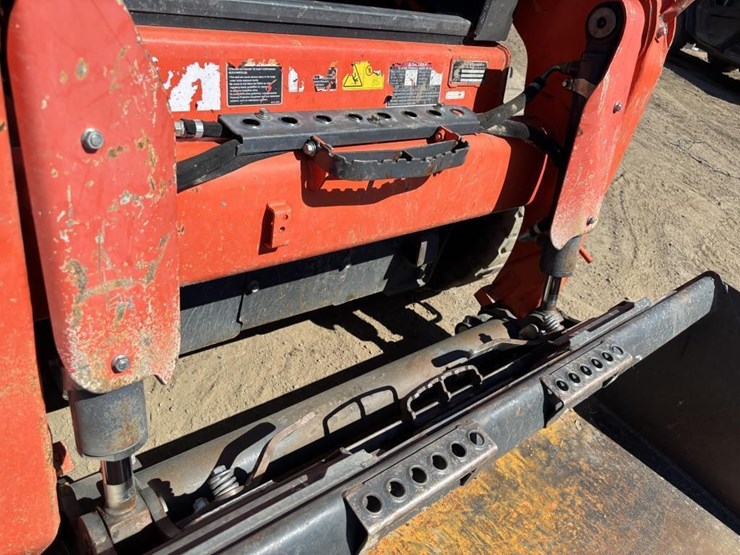 2018-kubota-ssv65-image-12