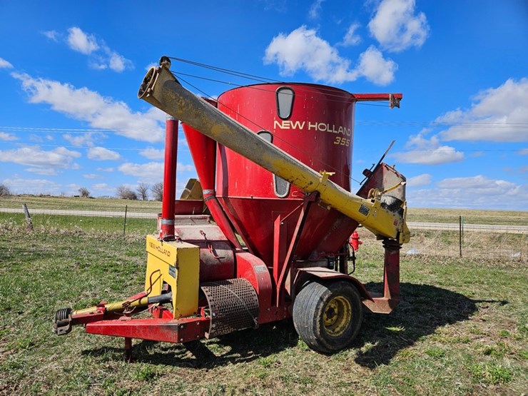 new-holland-355-image-1