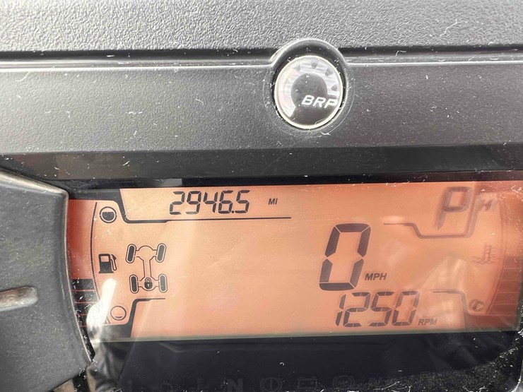 2023-can-am-defender-hd9-image-21