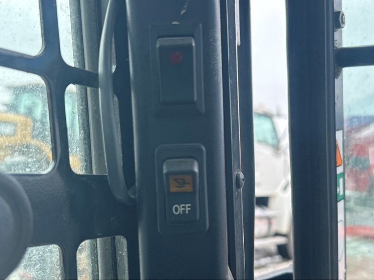 2022-bobcat-t770-image-38