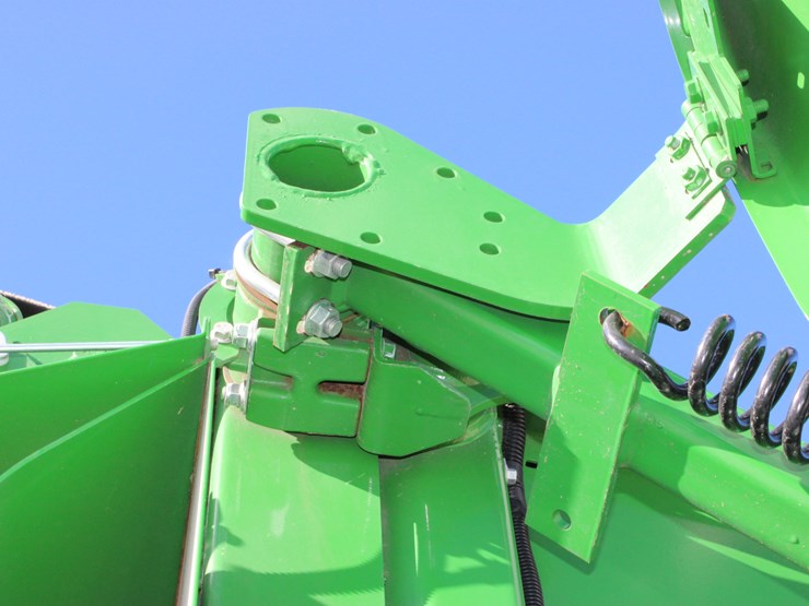 2022-john-deere-560r-image-36