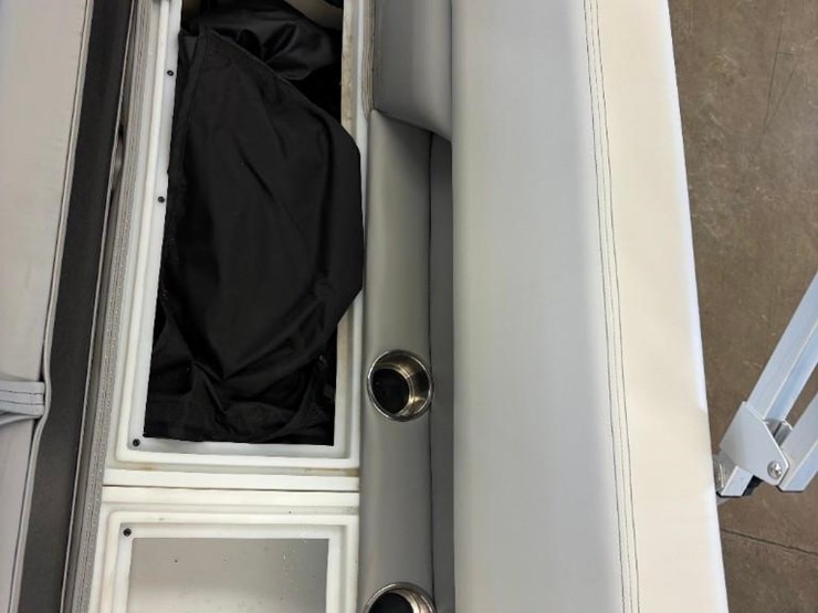 2025-g3-suncatcher-select-18f-pontoon-image-27