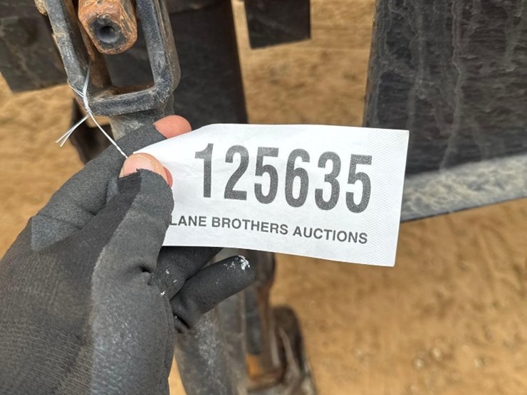 2016-neville-trailer-image-22