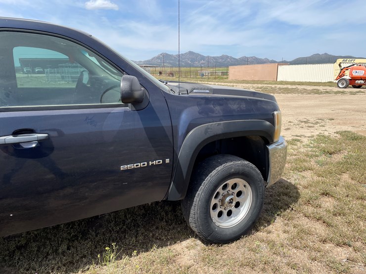 2009-chevrolet-2500-image-15