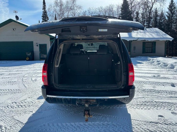 2009-chevrolet-suburban-image-36