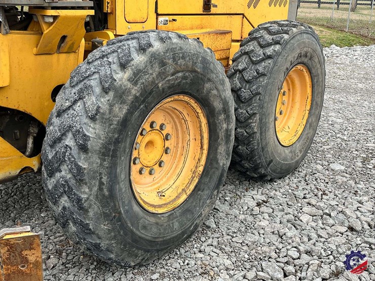 2003-volvo-g710b-image-9