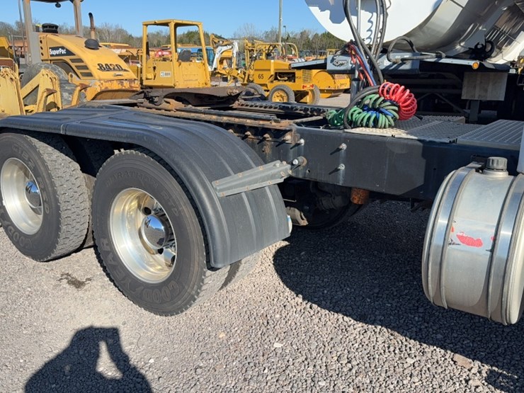 2016-caterpillar-ct660-image-6